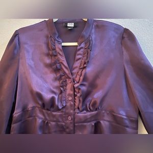 Woman’s size M, plum shirt v-neck button up by Studio 1940. Super flattering!